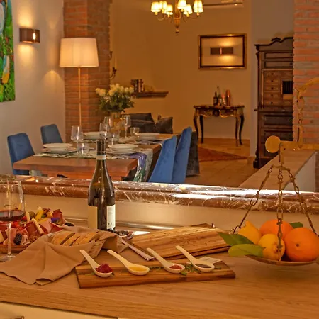 Center, Completely Renovated, Historical Apartment