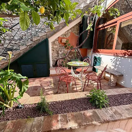 Center, Completely Renovated, Historical Apartment